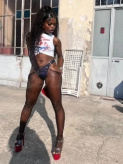 Sexy Afrikaanse girl in Ie