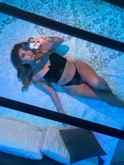 beautiful and very glamorous sexy Latina in Berg