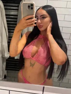 Hot and sweet young girl in Dam