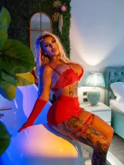 Blonde Seksbom nieuw in Loo