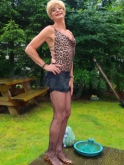 Volwassen Nederlandse TGirl met veel sek in Dorp