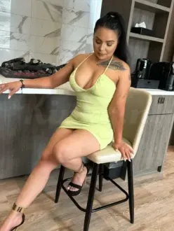 Sweet party girl in Dam
