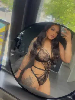 Party girl Blowjob without a condom in Hem