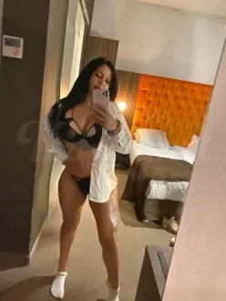 New party girl in city in War