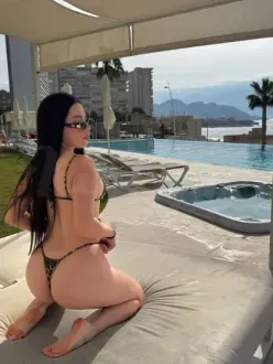 Venezuela Natural Body Latina in Dam