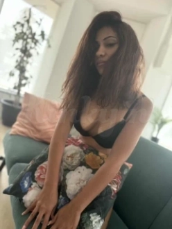 sensual loving in Dam