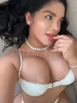 100% Real - Latina Foreva, Adicta al sex in Dam