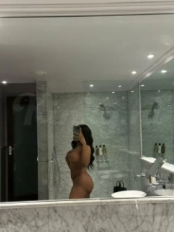 Nederlandstalige Ebony Courtesan in Dam