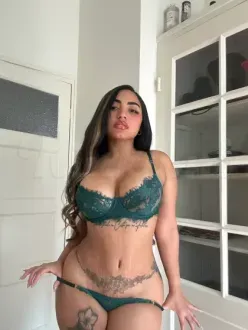 Hot girl in Hem